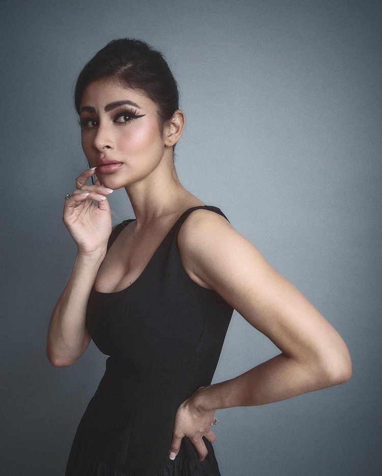 https://classifieds.jhalak.com/Uploads/PhotoGallery/12916/12916.jpg^https://classifieds.jhalak.com/Uploads/PhotoGallery/12916/Mouni Roy Attracts in Color and Monochrome1.jpg^https://classifieds.jhalak.com/Uploads/PhotoGallery/12916/Mouni Roy Attracts in Color and Monochrome2.jpg^https://classifieds.jhalak.com/Uploads/PhotoGallery/12916/Mouni Roy Attracts in Color and Monochrome3.jpg^https://classifieds.jhalak.com/Uploads/PhotoGallery/12916/Mouni Roy Attracts in Color and Monochrome4.jpg^https://classifieds.jhalak.com/Uploads/PhotoGallery/12916/Mouni Roy Attracts in Color and Monochrome5.jpg^